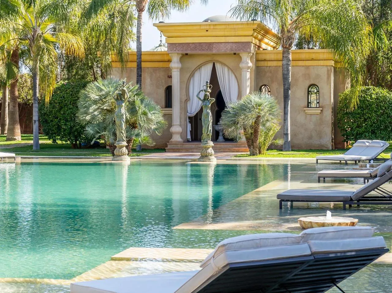Mirage Palace Villa De Luxe A Marrakech contacts